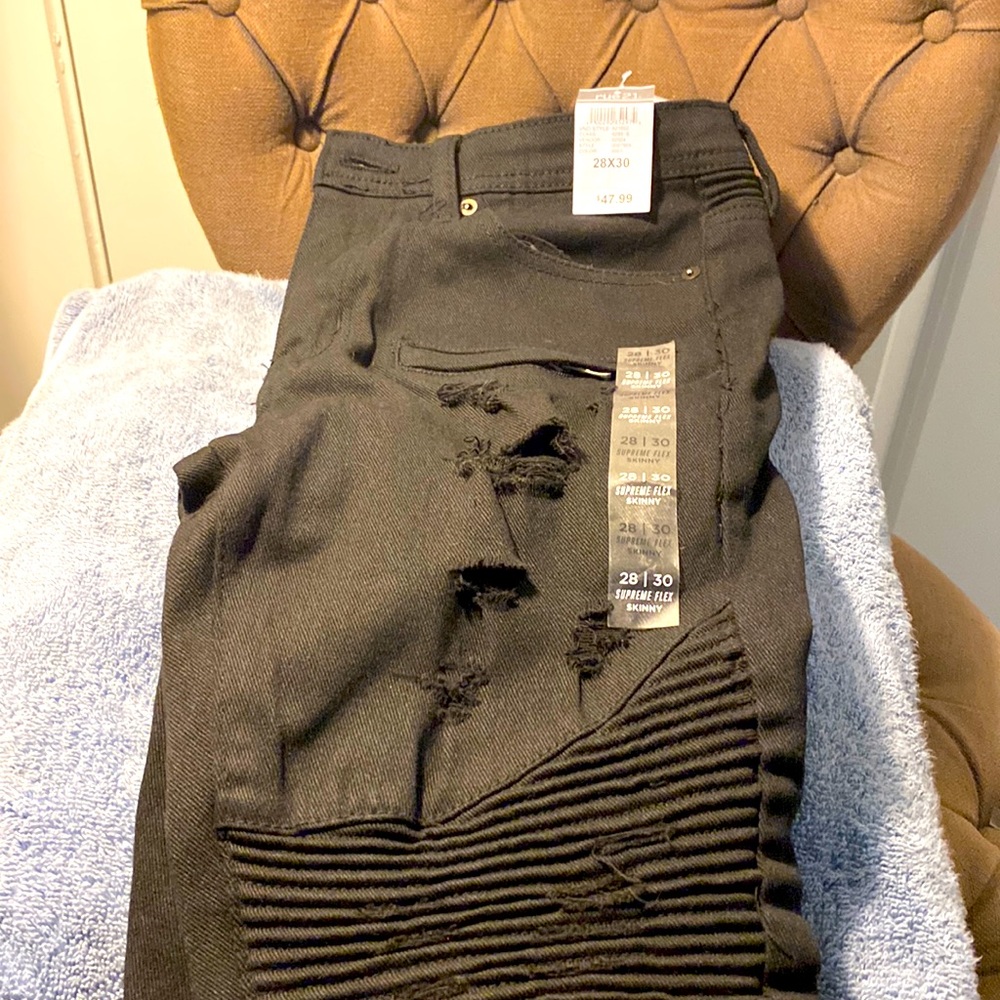I sale this Jean 🫵🏼 is pretty good and new!! Good price